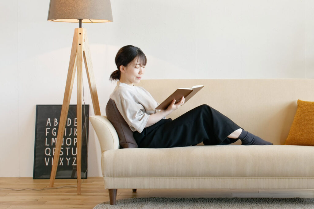 読書が快適になるソファとは どんなソファが読書に向いているのか徹底解説 ブログ 札幌 青山のオーダーソファ Blocco ブロッコ 読書が快適になるソファとは どんなソファが読書に向いているのか徹底解説 ブログ 札幌 青山のオーダーソファ Blocco ブロッコ