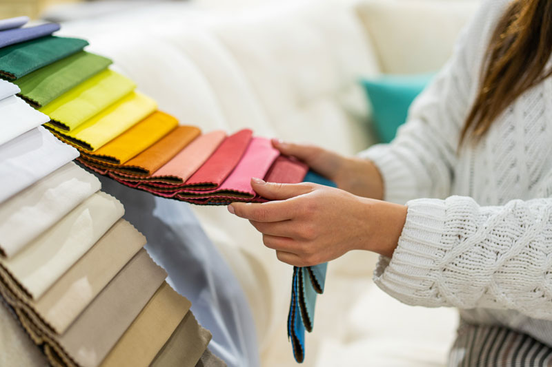 ソファの張り替え修理は意外に高い？新しく買うのとどっちがお得か解説 