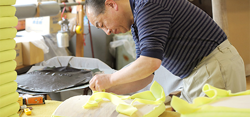 食卓椅子の張り替え作業